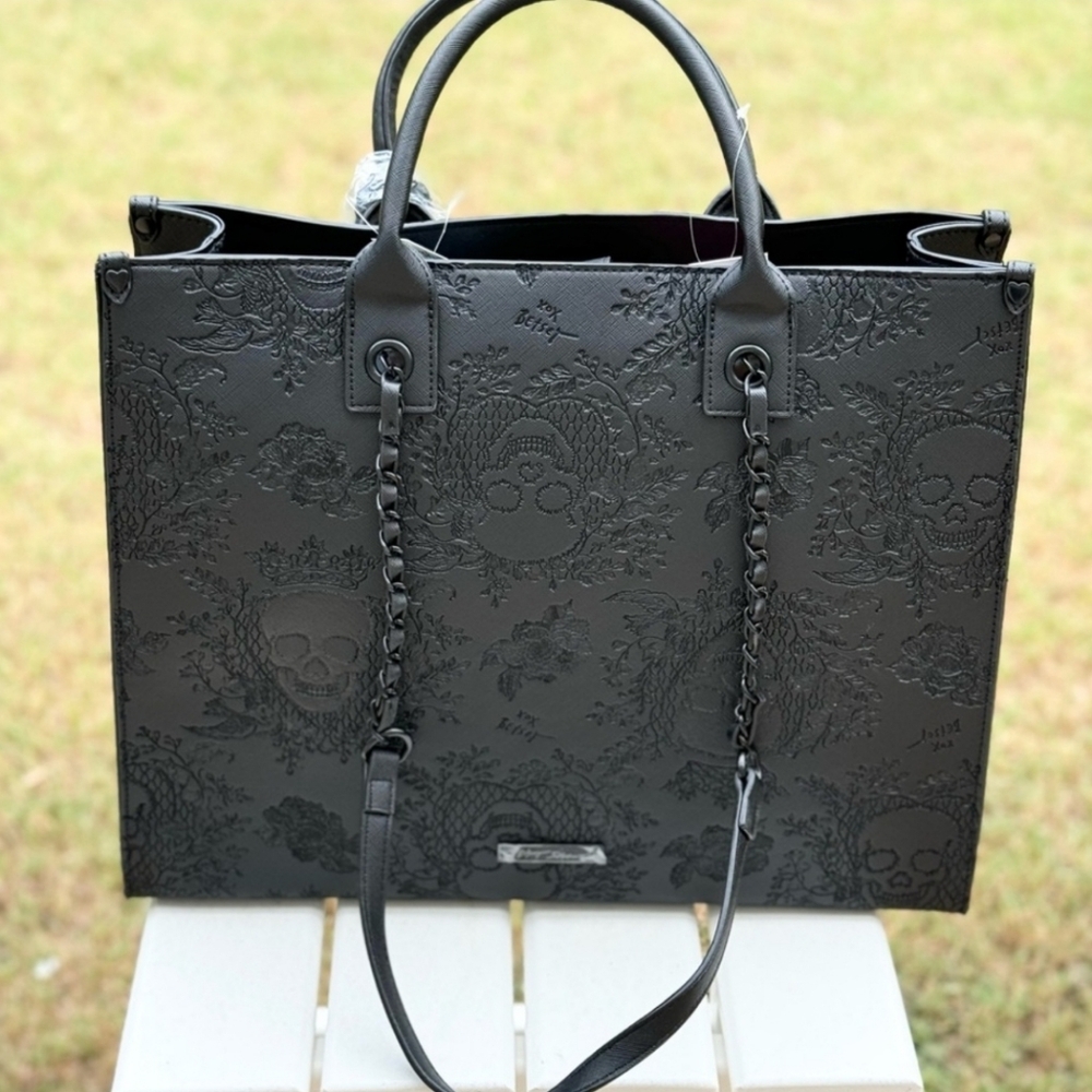 Betsey Johnson "skulltatstic"  black skull 2 PC large tote with wristlet XOKIARA - Picture 2 of 10